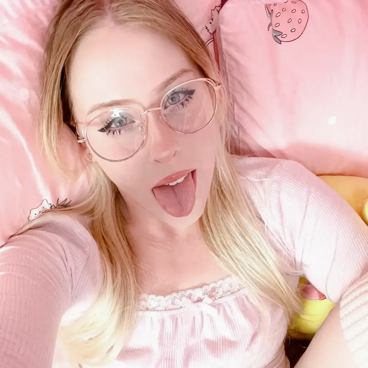 candycat18 teen kinky video call 1