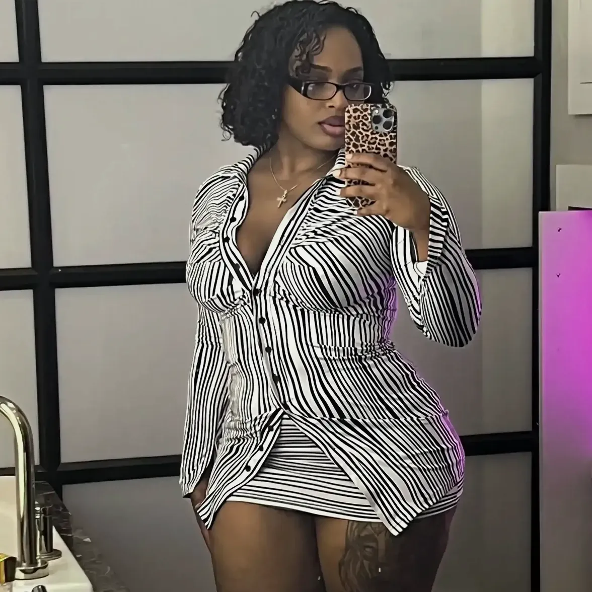 fineassbina pissing 4