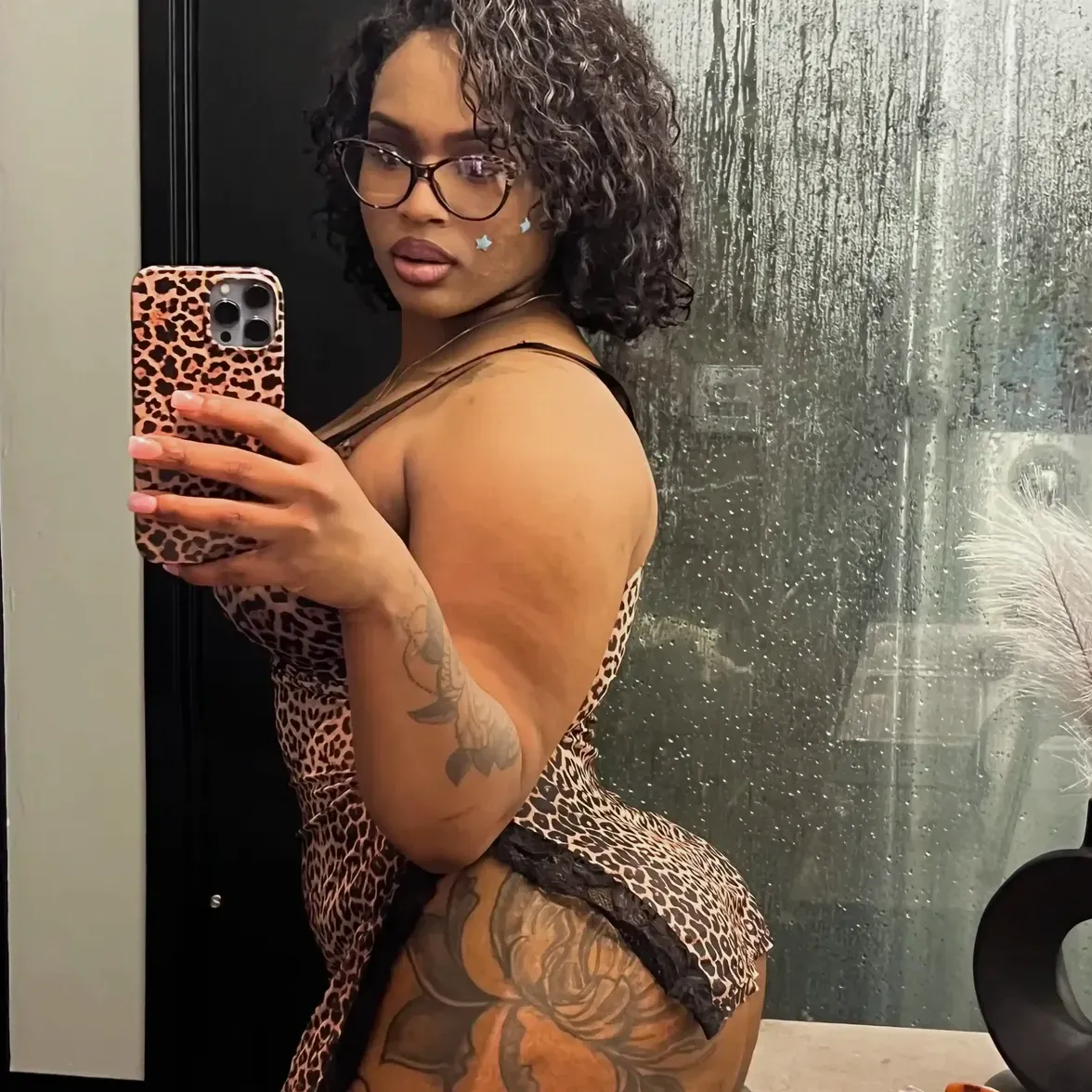 fineassbina queens page