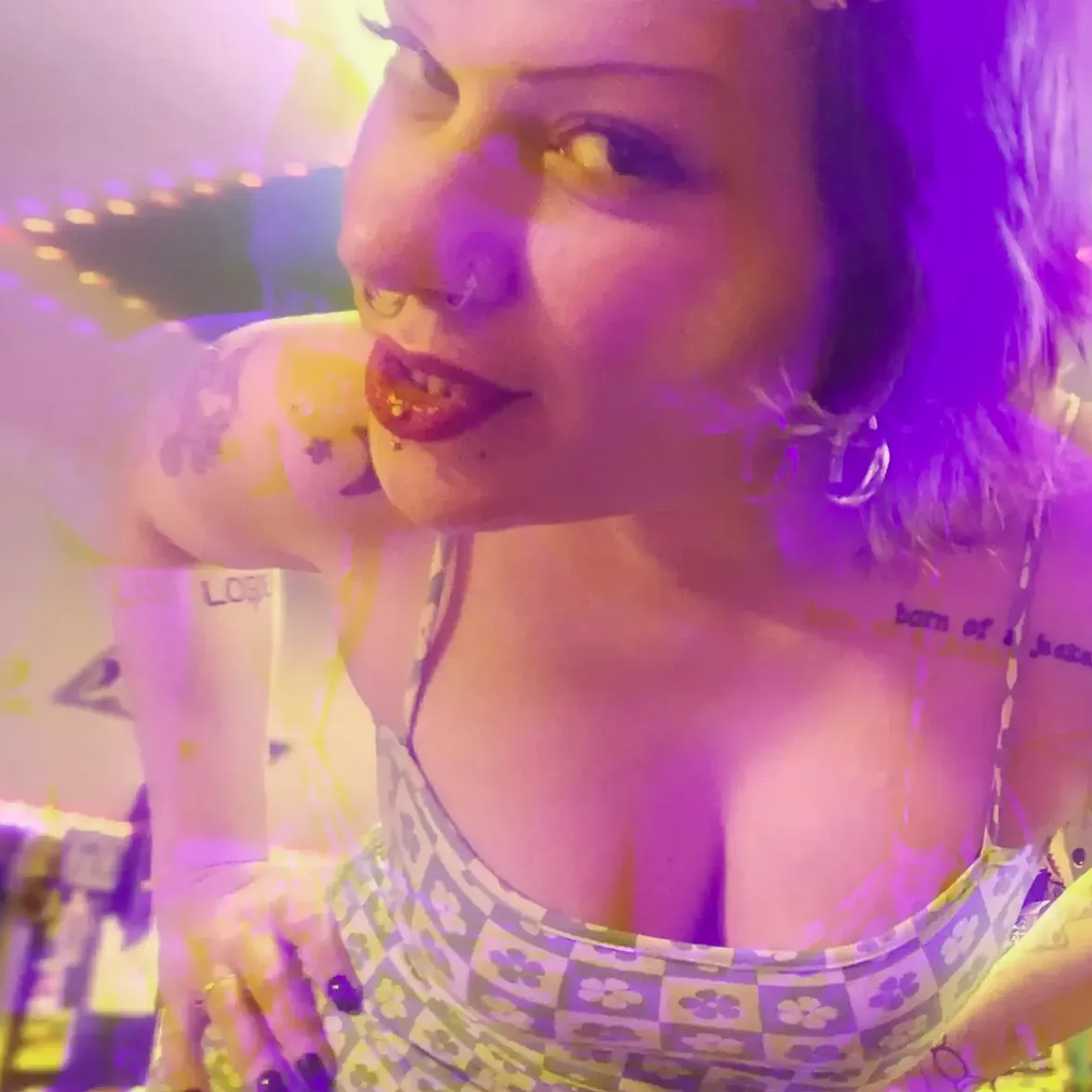 fonda dix bigboobs 5