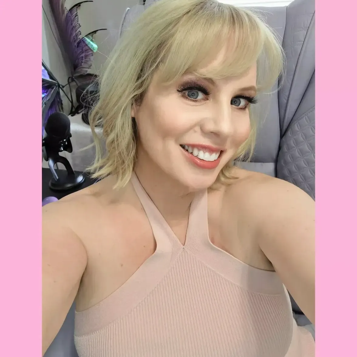 kamadesade blonde video call