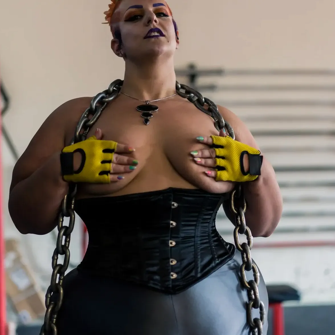 lady coquine giantess phone line