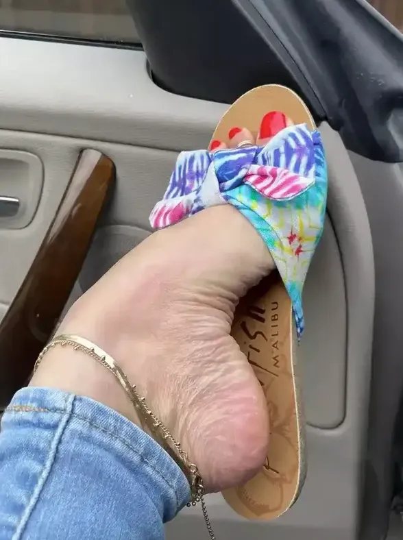 mimifootnip foot fetish grandma video call