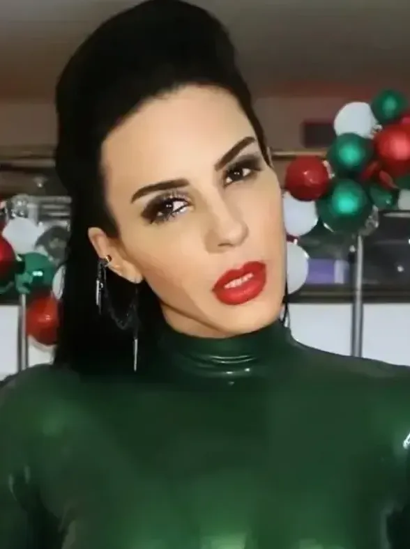 mistresseustacia strapon 5