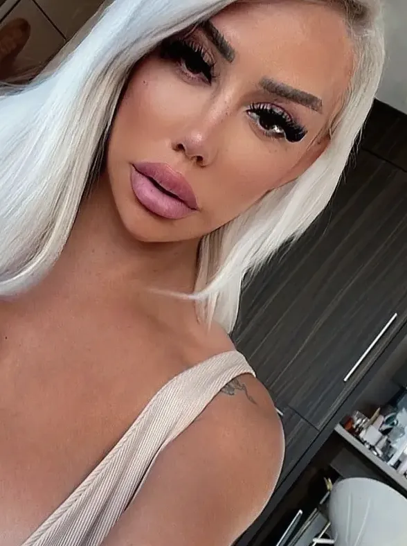 theblondedon queen